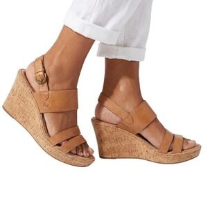 Born Shoes Womens Size 9 Beige Leather Strappy Ankle Strap Wedge Sandals F00806